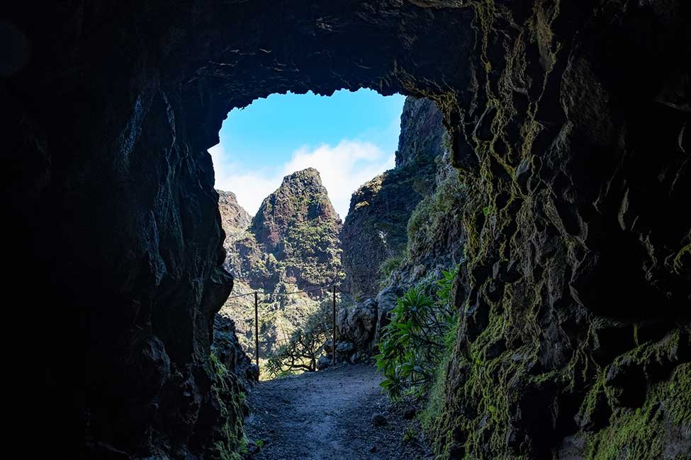 Hiking Pico Aireiro To Pico Ruivo in Madeira 