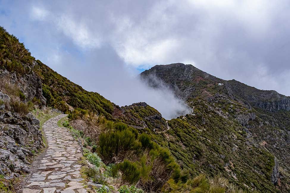 Hiking Pico Aireiro To Pico Ruivo in Madeira 